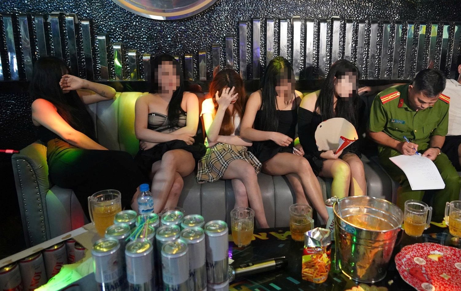karaoke karaoke-.jpg