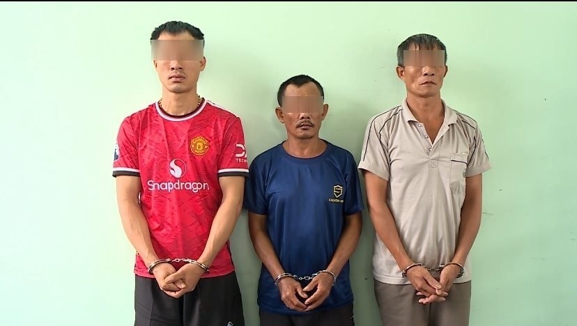 tu-trai-qua_-tran-van-hau-tran-van-chau-mai-xuan-hanh-1 tu-trai-qua_-tran-van-hau-tran-van-chau-mai-xuan-hanh-1-.jpg