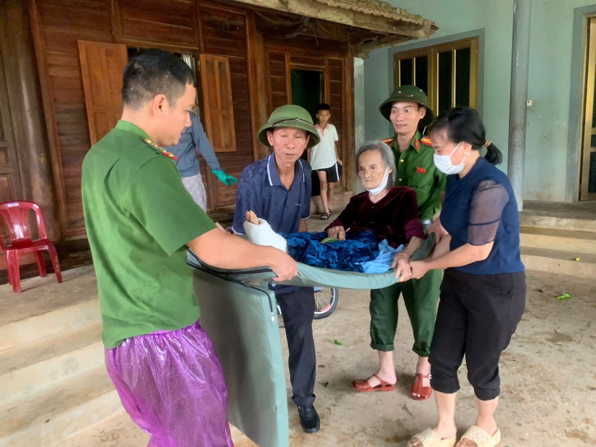 vu_trang_giup_dan_12 vu_trang_giup_dan_12.jpg