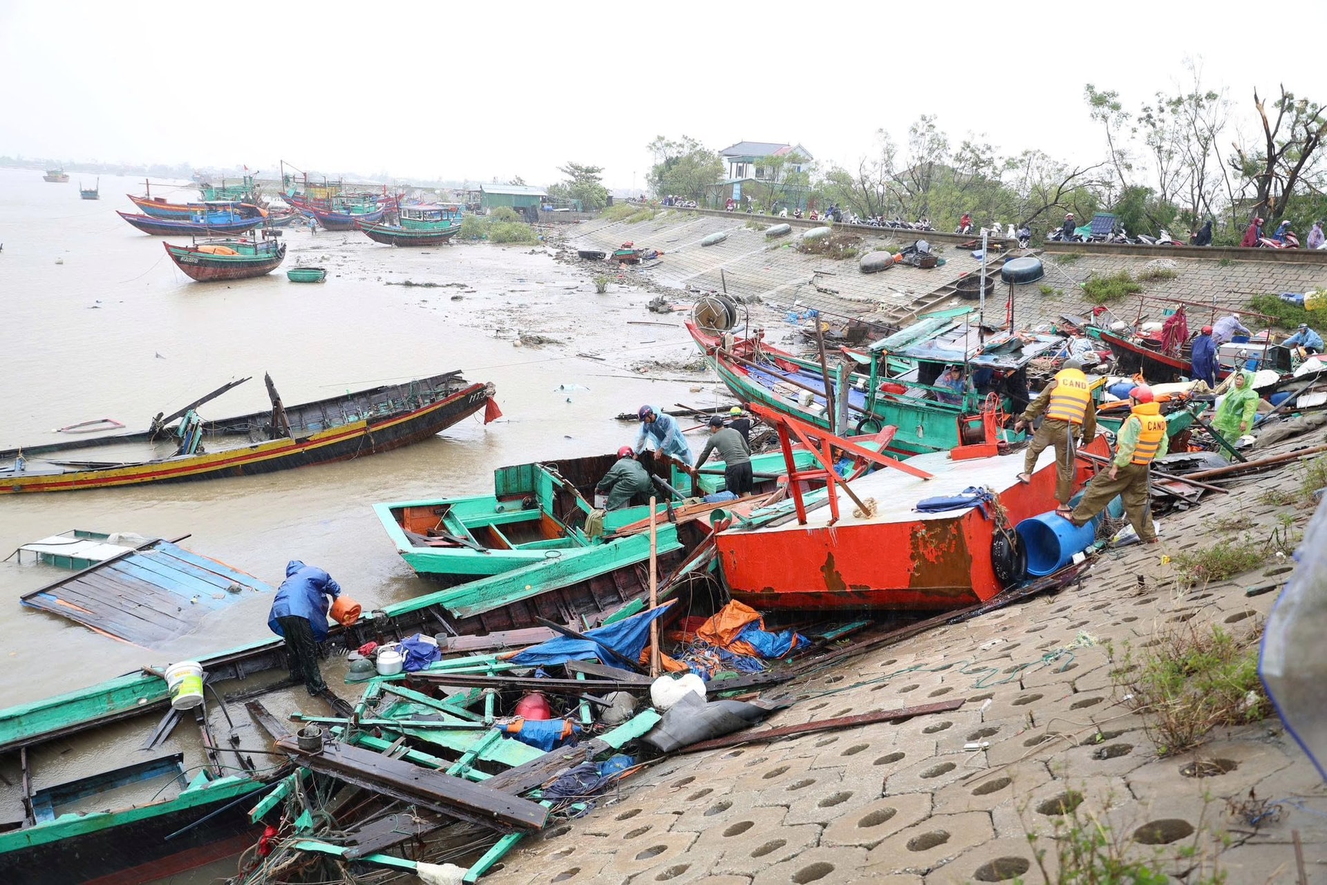 vu_trang_giup_dan_8 vu_trang_giup_dan_8.jpg