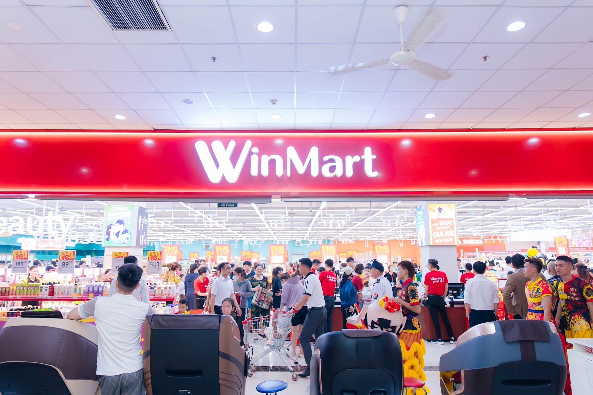winmart-thu-hut-dong-dao-khach-hang-voi-chuong-trinh-giam-gia-hang-thiet-yeu-dip-khai-truong winmart-thu-hut-dong-dao-khach-hang-voi-chuong-trinh-giam-gia-hang-thiet-yeu-dip-khai-truong.jpg