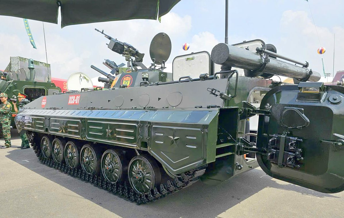 xe-chien-dau-2-1 xe-chien-dau-2-(1).jpg