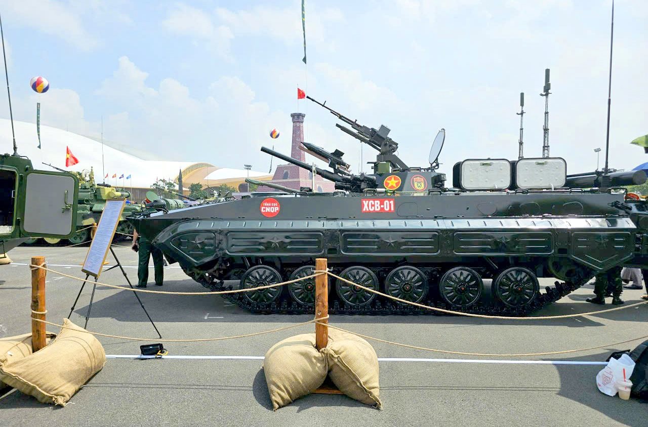 xe-chien-dau-5-1 xe-chien-dau-5-(1).jpg