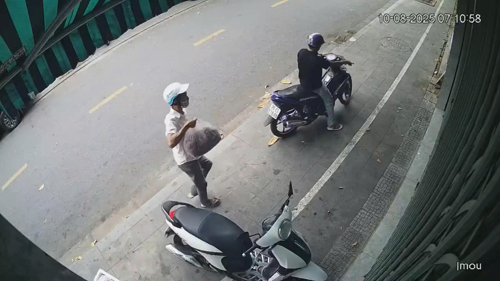 z6892639039620_58b3340a1b01978815914547bb0d1513.jpg