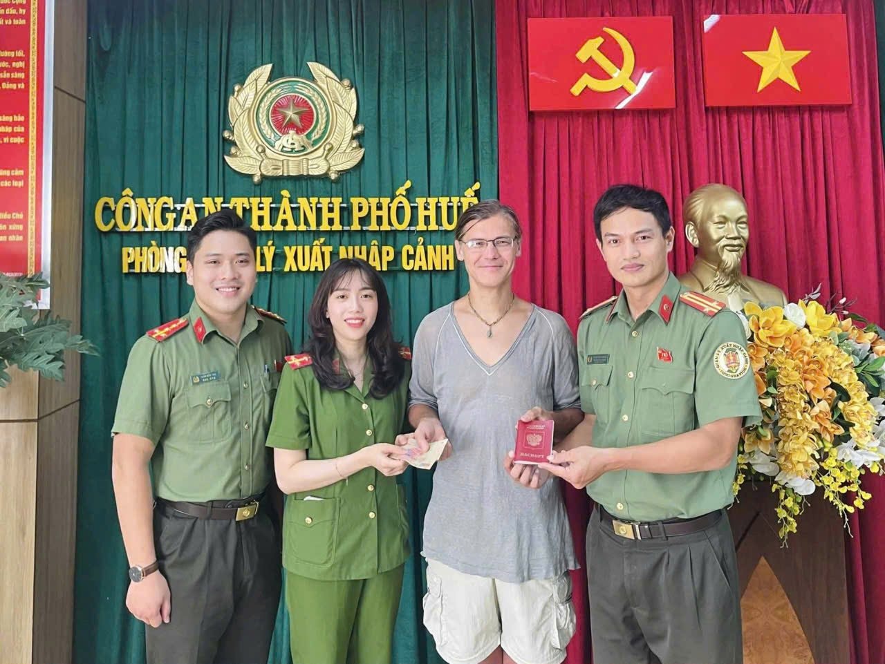 gen-h-anh-1-phong-quan-ly-xuat-nhap-canh.jpg