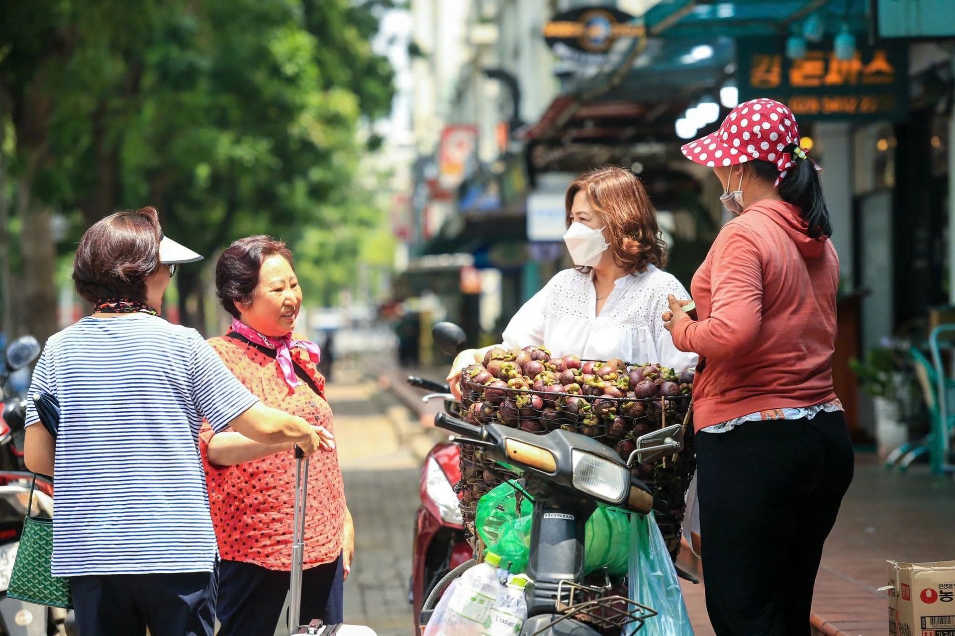 Sống ở TP.HCM: Nơi top 2 thế giới về đô thị giữ chân cư dân- Ảnh 5. Sống ở TP.HCM: Nơi top 2 thế giới về đô thị giữ chân cư dân- Ảnh 5.
