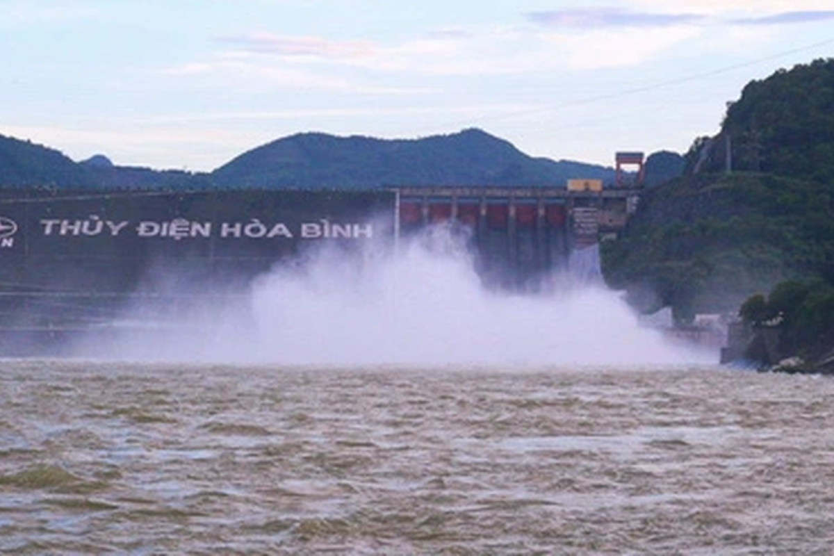 tu-20h-ngay-29 tu-20h-ngay-29.9-ho-thuy-dien-hoa-binh-bat-dau-mo-1-cua-xa-day.png