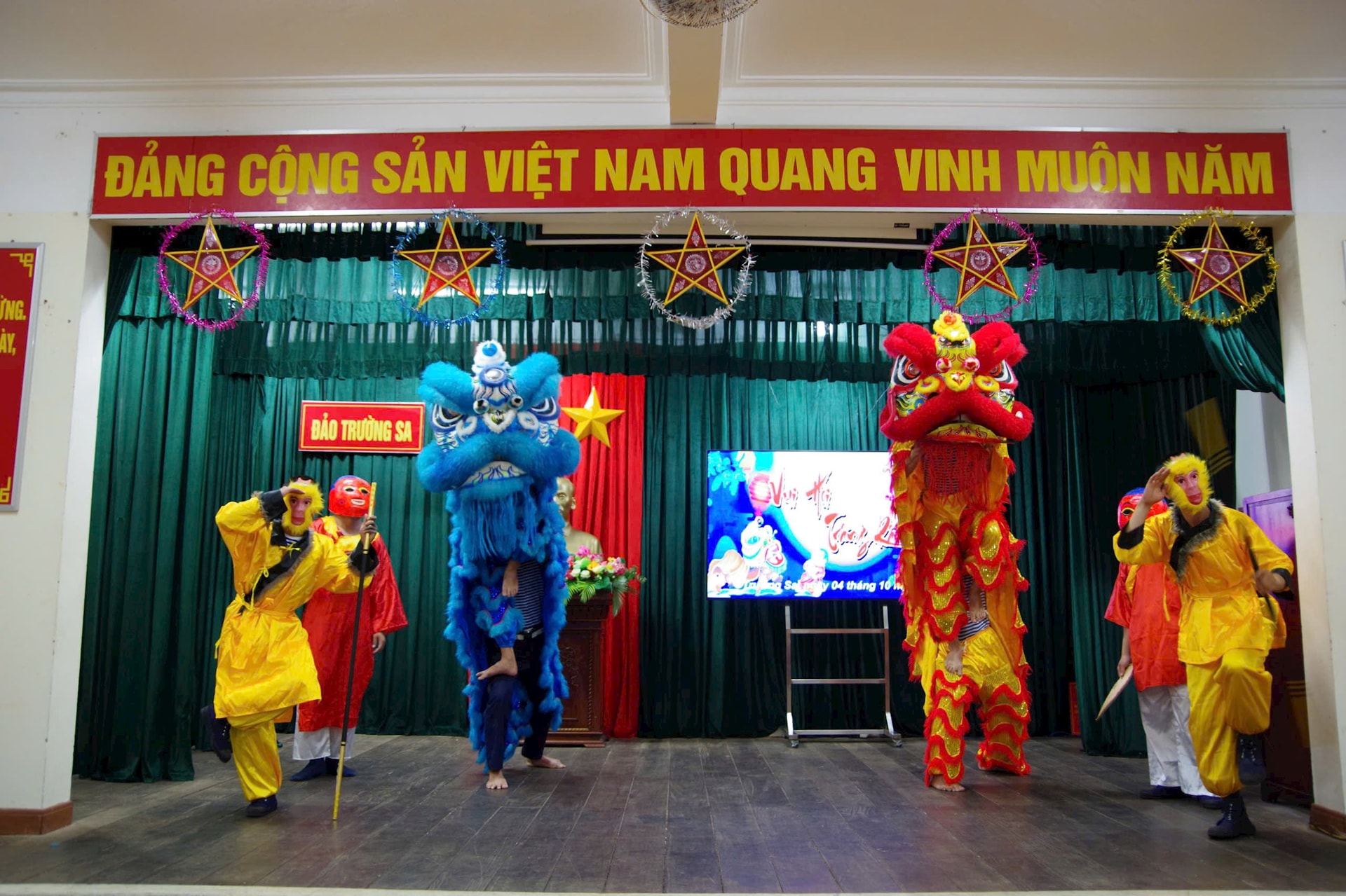 cac-tiet-muc-van-nghe-duoc-bieu-dien-dem-trung-thu-copy cac-tiet-muc-van-nghe-duoc-bieu-dien-dem-trung-thu-copy.jpg