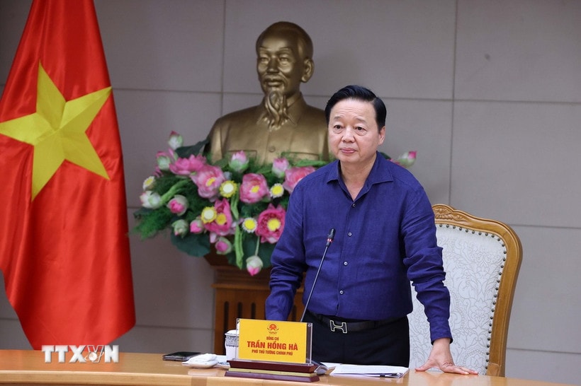 cddc6aaa18aa38ca1576a023207978470554acd68c51d4db4c703a72b05855cc-_ttxvn-pho-thu-tuong-tran-hong-ha-hop-ung-pho-con-bao-matmo Phó Thủ tướng Trần Hồng Hà phát biểu chỉ đạo cuộc họp. (Ảnh: Văn Điệp/TTXVN)