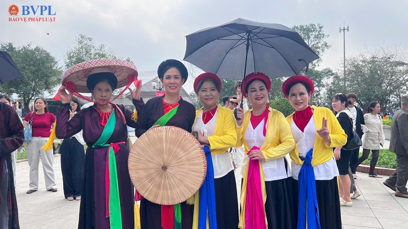 1995216311899087616-1