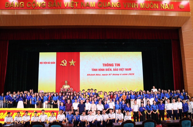 5-doan-chup-anh-luu-niem-cung-can-bo-giang-vien-hoc-vien-cua-hoc-vien-hai-quan