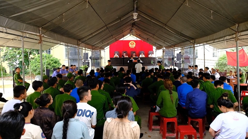 lan-ranh-do-mp4-snapshot-06-16-012